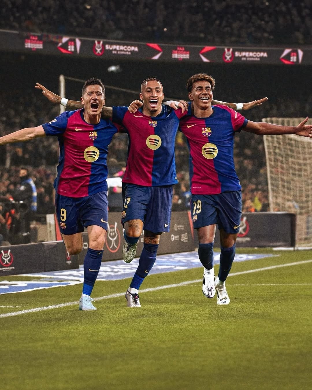 开云-关于最后时刻胜出引发热议！，莱万多夫斯基在尤文图斯比赛中最后时刻胜出全场沸腾不已的信息