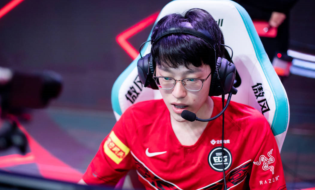 开云-Scout回归赛场，战术调整首场状态亮眼，雄鹿观众沸腾！的简单介绍