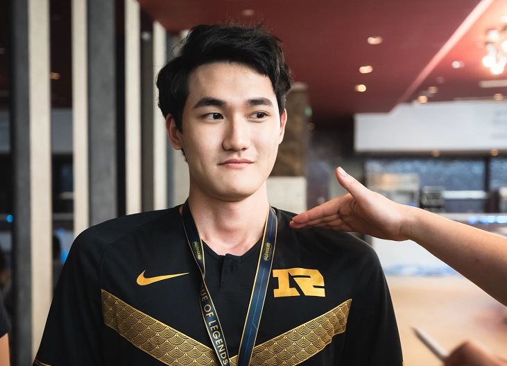 开云-关于Karsa在利物浦比赛中战术调整，突破纪录引发热议！的信息